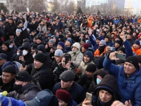 Qazaxıstanın müstəqilliyi təhdid ALTINDADIR