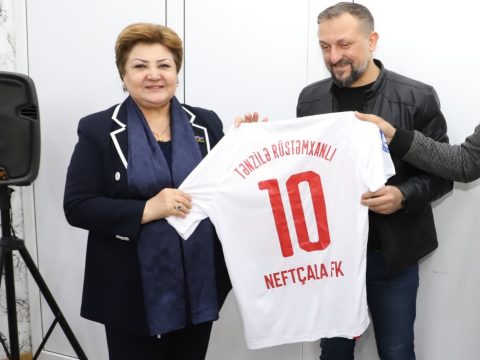 Millət vəkili Tənzilə Rüstəmxanlı “Neftçala” futbol klubunun idarə heyətigörüşüb